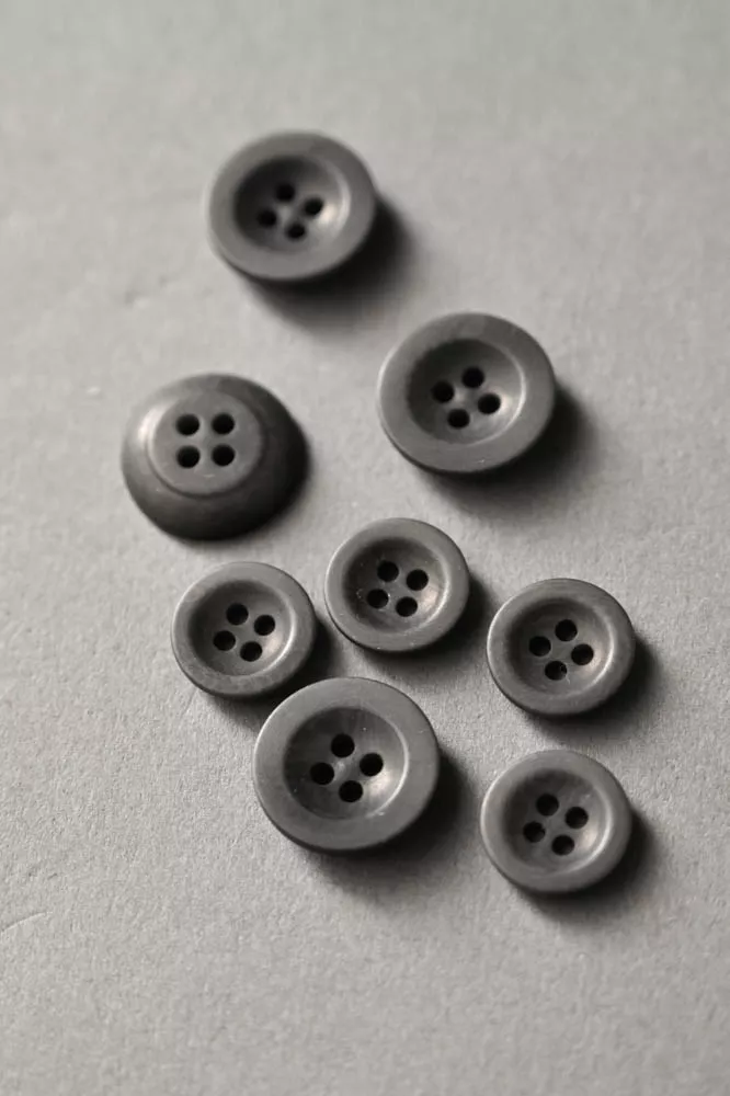 Bouton corozo gris naturel - Merchant & Mills | Atelier Inika