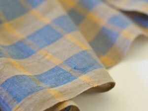 Tissu coton khadi tissé main - carreaux - bleu et doré - Atelier Inika | Tissus modernes