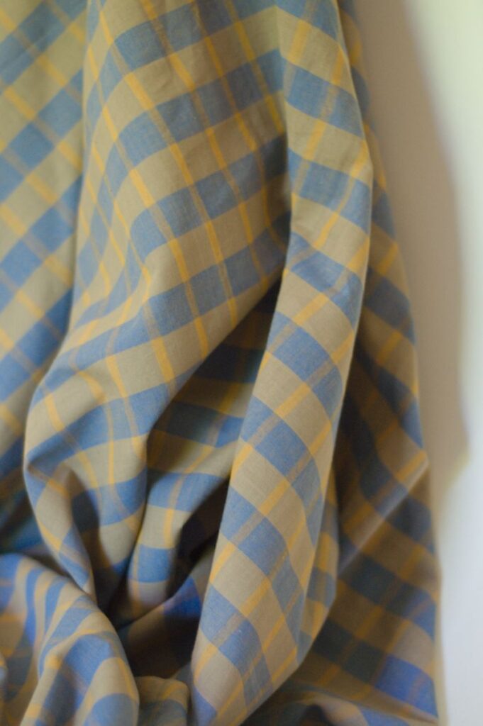 Tissu coton khadi tissé main - carreaux - bleu et doré - Atelier Inika | Tissus modernes