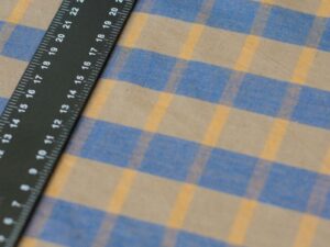 Tissu coton khadi tissé main - carreaux - bleu et doré - Atelier Inika | Tissus modernes
