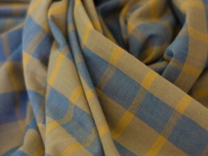 Tissu coton khadi tissé main - carreaux - bleu et doré - Atelier Inika | Tissus modernes