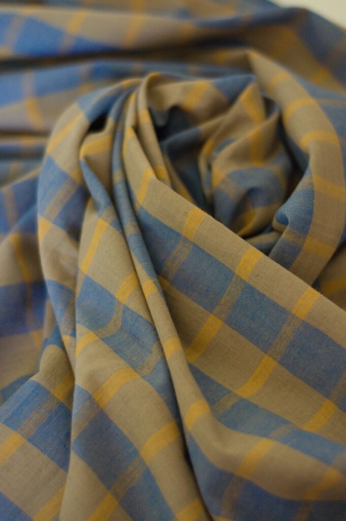 Tissu coton khadi tissé main - carreaux - bleu et doré - Atelier Inika | Tissus modernes