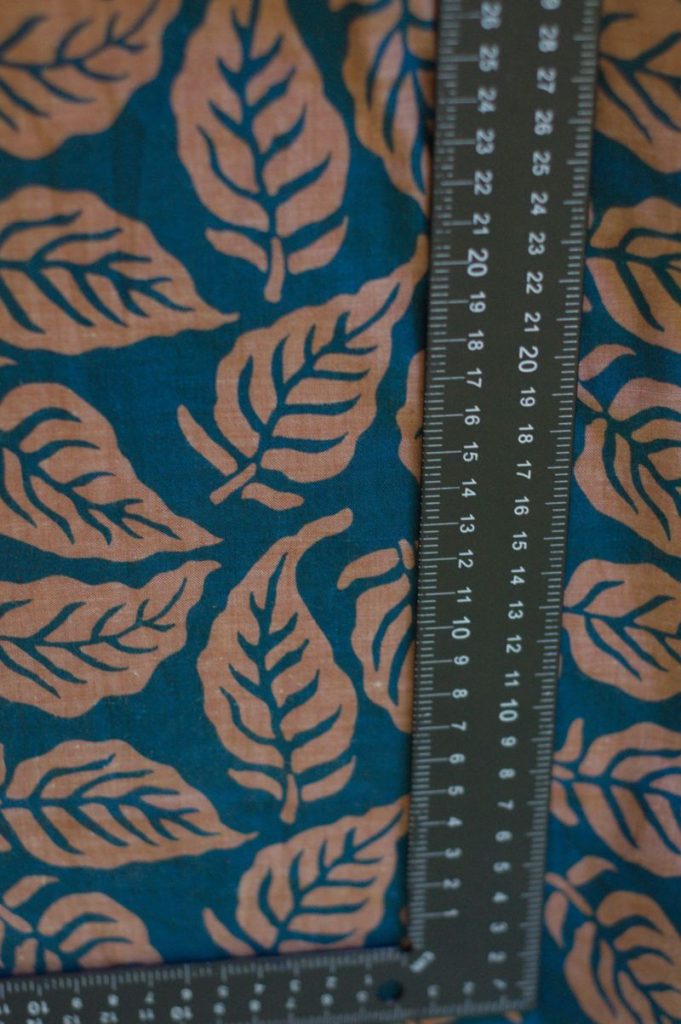 Tissu Khadi Coton Imprimé Feuilles Bleu-Vert et Marron - Tissé Main, 82 g/m2 | Atelier Inika