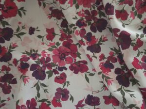 Tissu viscose Lenzing Ecovero imprimé floral rouge
