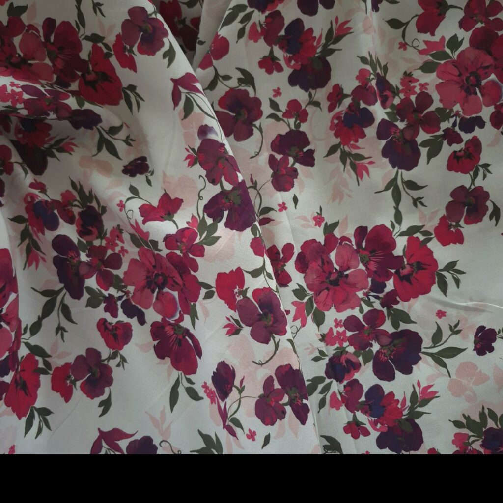 Tissu viscose Lenzing Ecovero imprimé floral rouge