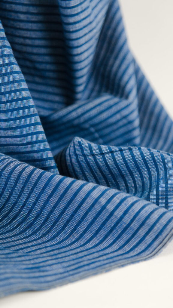 Tissu Khadi coton indien au métre - bleu / blanc - rayures - tissé main - Atelier Inika